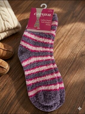Carnival Ladies Super Soft Striped Slipper Socks – NWT (One Size)